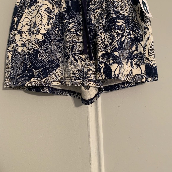 NWT Navy palm print shorts set - Picture 4 of 6